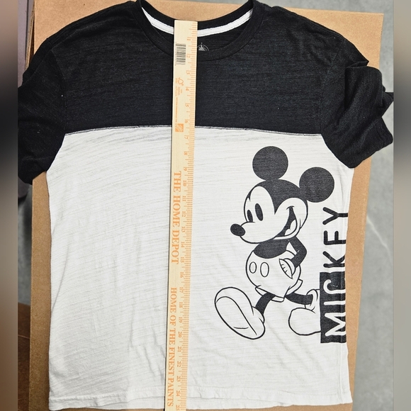 0032 Disney Mickey Mouse 28 Graphic Tee Short Sleeve Black White Size Small - Picture 10 of 11